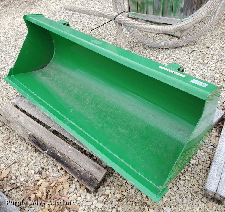 2015 John Deere bucket in Concordia, KS Item HW9533 for sale Purple