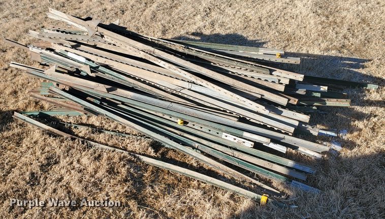 image for item HW9534 Approximately 100 T-posts