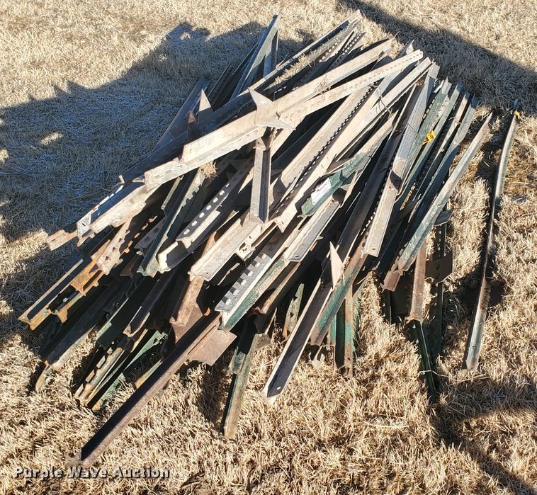 image for item HW9534 Approximately 100 T-posts