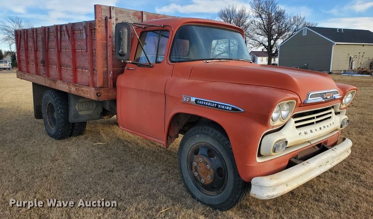 image for item HW9535 1959 Chevrolet Viking 60  grain truck
