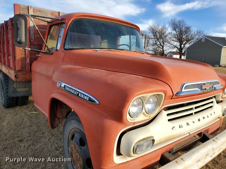 image for item HW9535 1959 Chevrolet Viking 60  grain truck