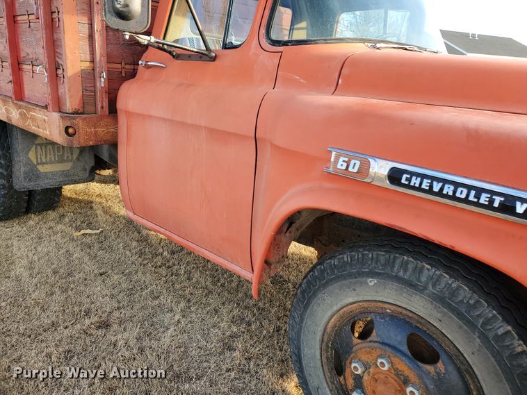 image for item HW9535 1959 Chevrolet Viking 60  grain truck