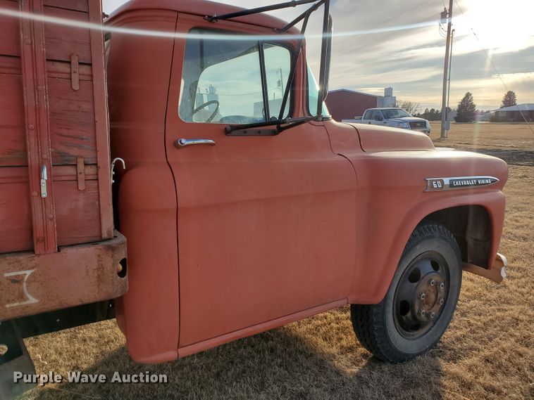 image for item HW9535 1959 Chevrolet Viking 60  grain truck