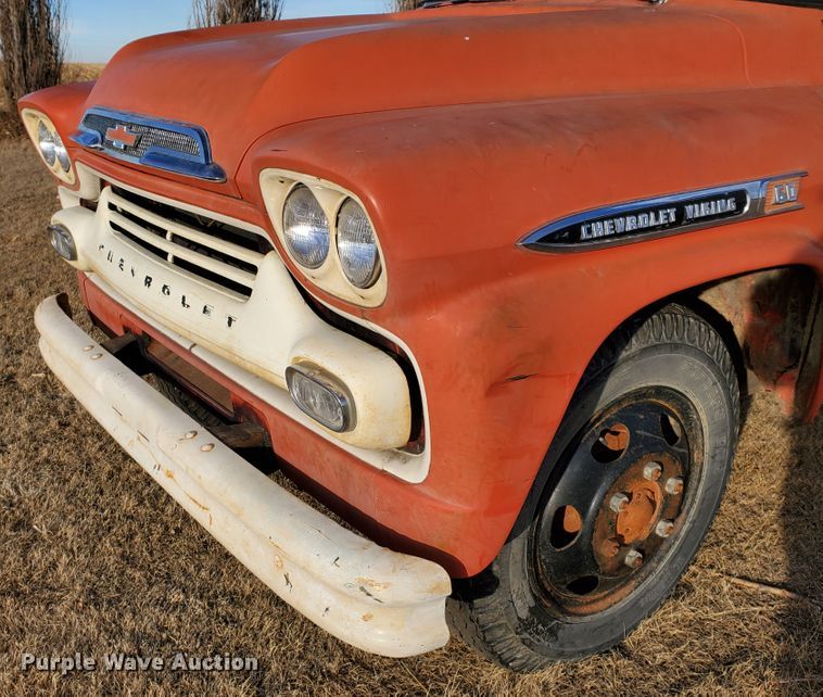 image for item HW9535 1959 Chevrolet Viking 60  grain truck