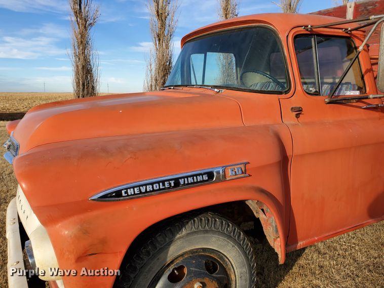 image for item HW9535 1959 Chevrolet Viking 60  grain truck