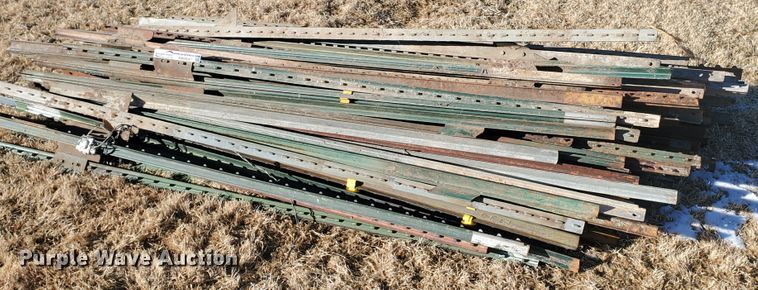 image for item HW9547 Approximately 100 T-posts
