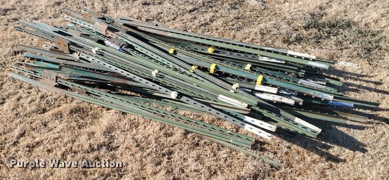 image for item HW9548 Approximately 100 T-posts