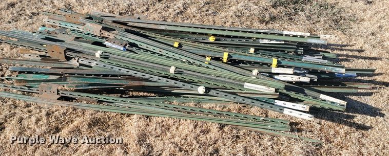 image for item HW9548 Approximately 100 T-posts