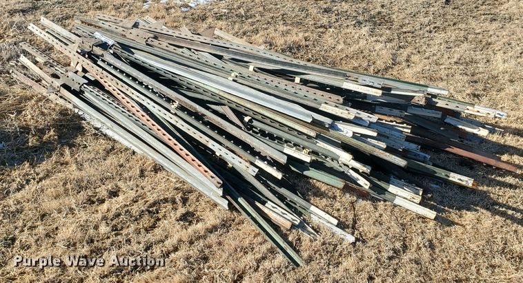 image for item HW9549 Approximately 100 T-posts