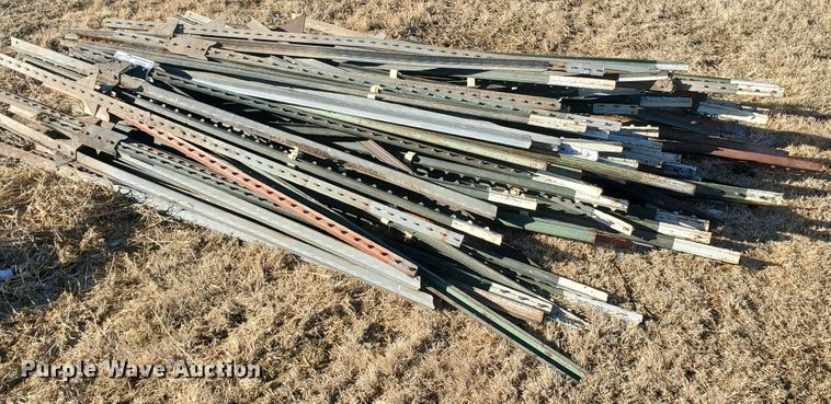 image for item HW9549 Approximately 100 T-posts