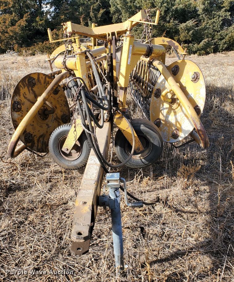 image for item HW9562 Vermeer R23 hay rake