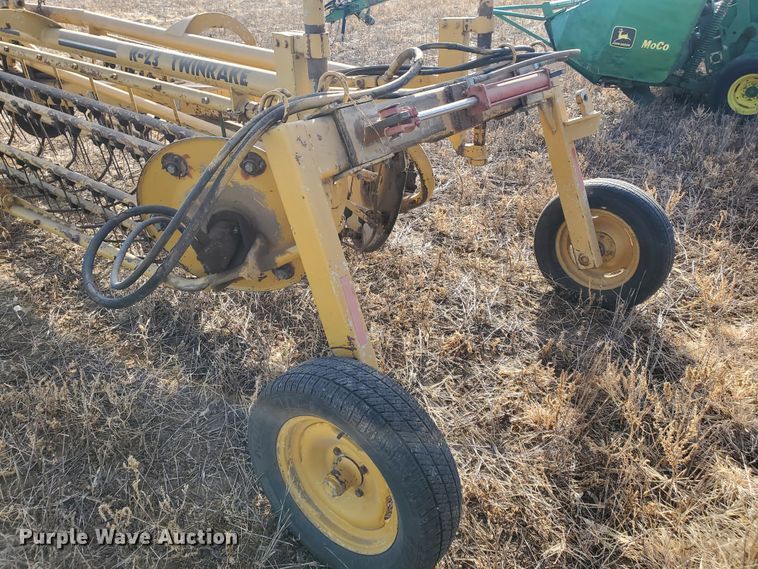 image for item HW9562 Vermeer R23 hay rake