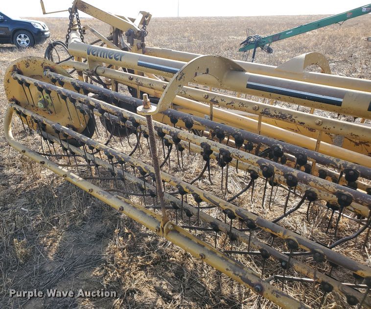 image for item HW9562 Vermeer R23 hay rake
