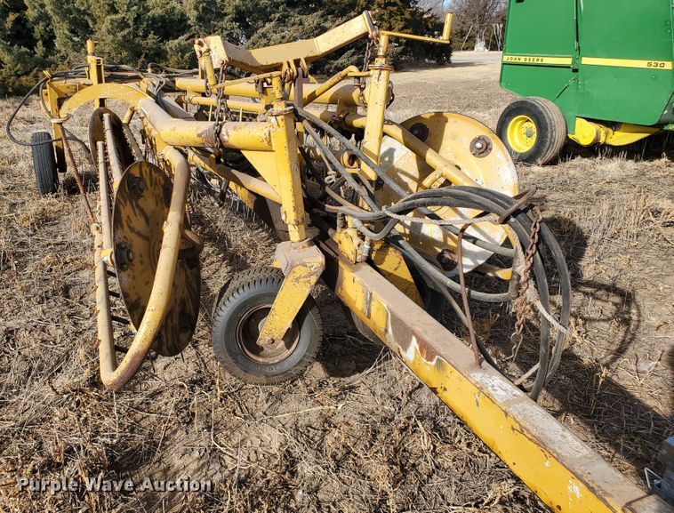 image for item HW9562 Vermeer R23 hay rake