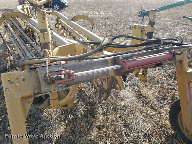 image for item HW9562 Vermeer R23 hay rake