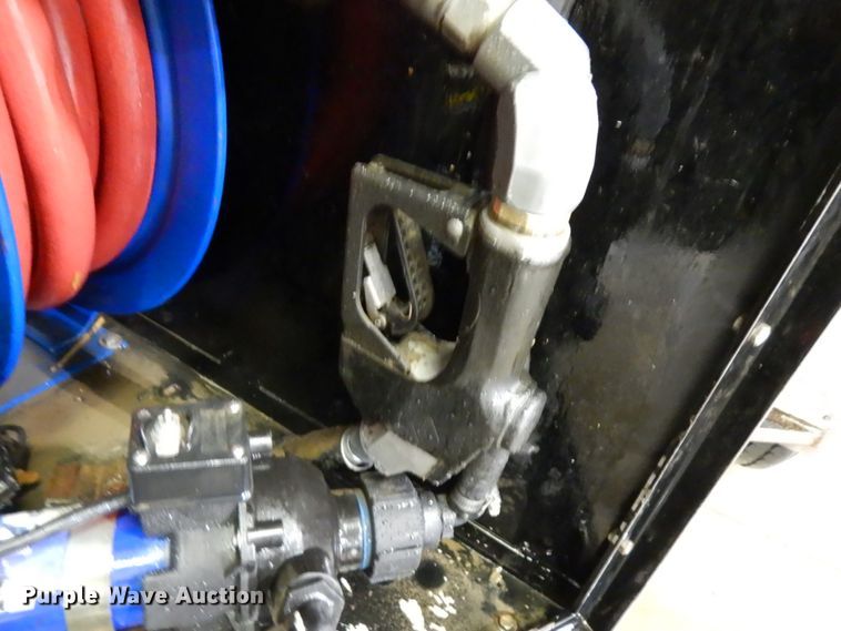 image for item HX9516 2013 Thunder Creek fuel tank trailer