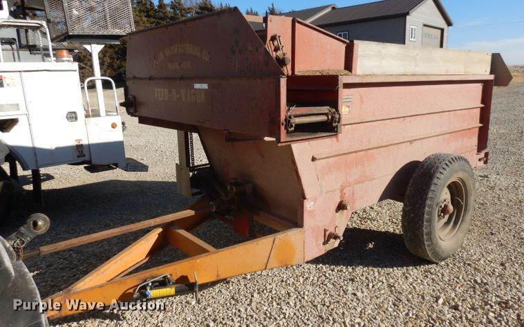image for item IG9017 Kelly-Ryan Feed-R-Wagon feed wagon