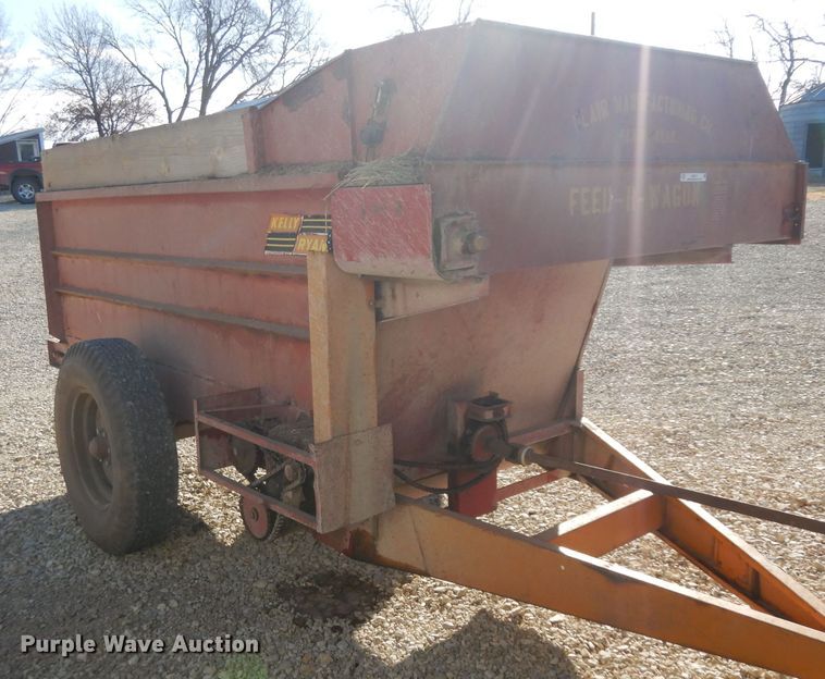 image for item IG9017 Kelly-Ryan Feed-R-Wagon feed wagon