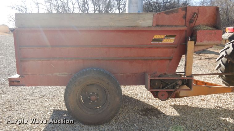 image for item IG9017 Kelly-Ryan Feed-R-Wagon feed wagon