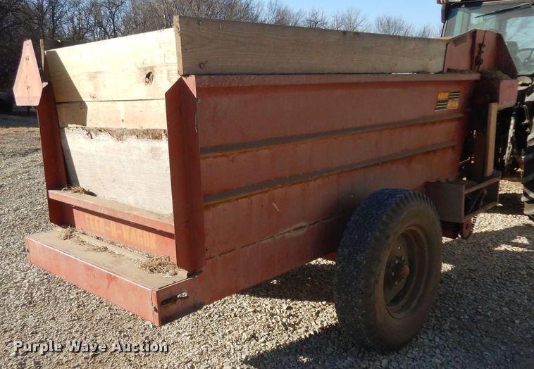 image for item IG9017 Kelly-Ryan Feed-R-Wagon feed wagon