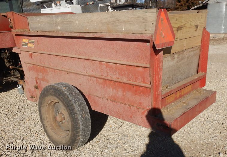 image for item IG9017 Kelly-Ryan Feed-R-Wagon feed wagon
