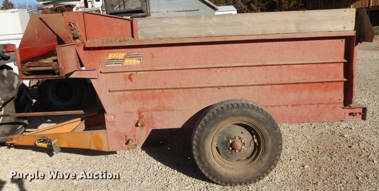 image for item IG9017 Kelly-Ryan Feed-R-Wagon feed wagon