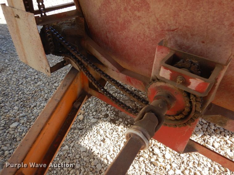 image for item IG9017 Kelly-Ryan Feed-R-Wagon feed wagon