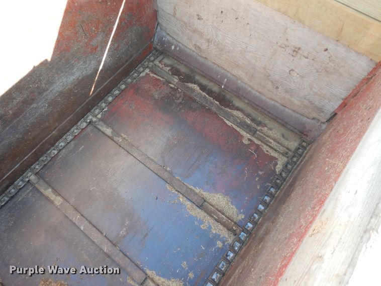 image for item IG9017 Kelly-Ryan Feed-R-Wagon feed wagon