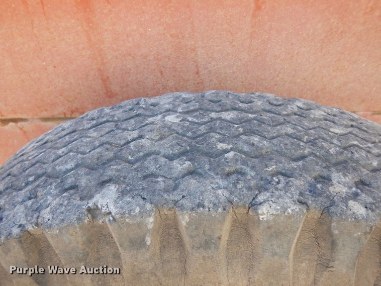 image for item IG9017 Kelly-Ryan Feed-R-Wagon feed wagon