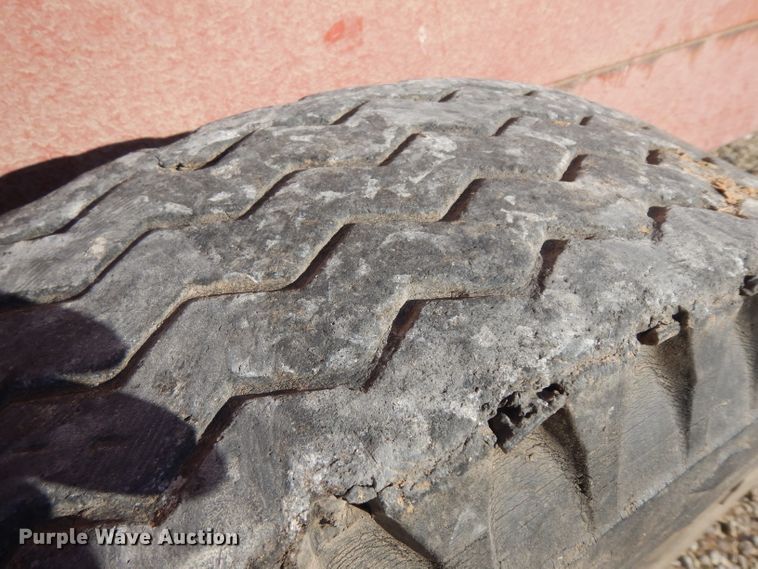 image for item IG9017 Kelly-Ryan Feed-R-Wagon feed wagon