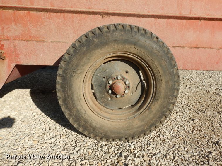 image for item IG9017 Kelly-Ryan Feed-R-Wagon feed wagon