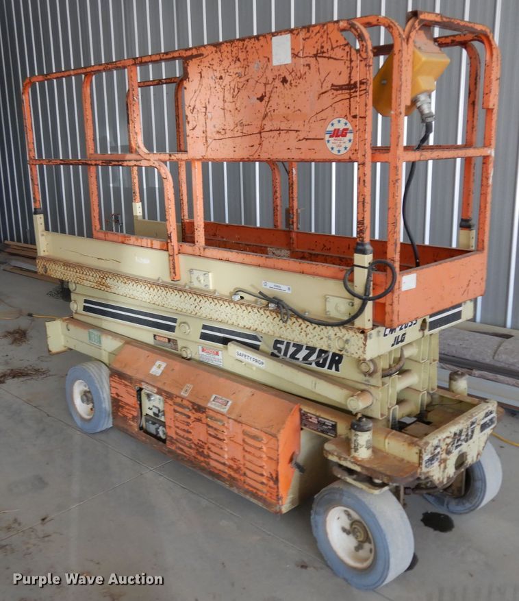 image for item IG9023 1994 JLG CM2033  scissor lift