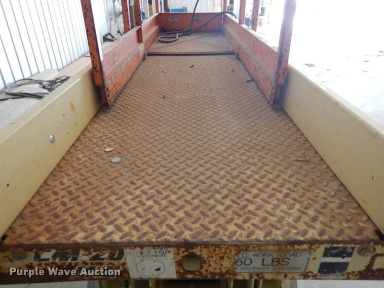 image for item IG9023 1994 JLG CM2033  scissor lift