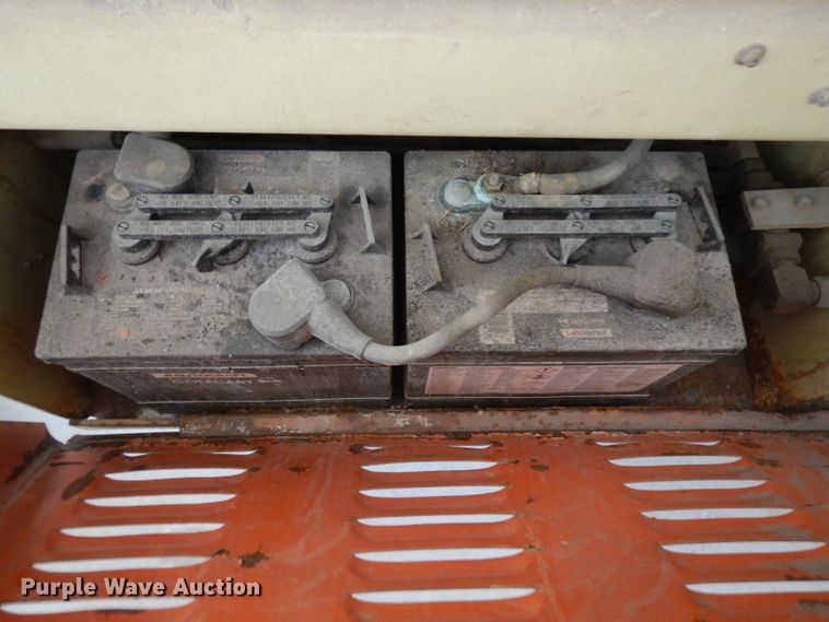 image for item IG9023 1994 JLG CM2033  scissor lift