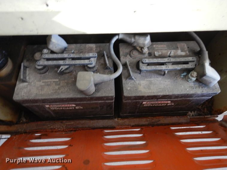 image for item IG9023 1994 JLG CM2033  scissor lift