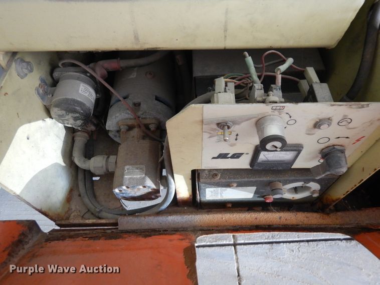 image for item IG9023 1994 JLG CM2033  scissor lift