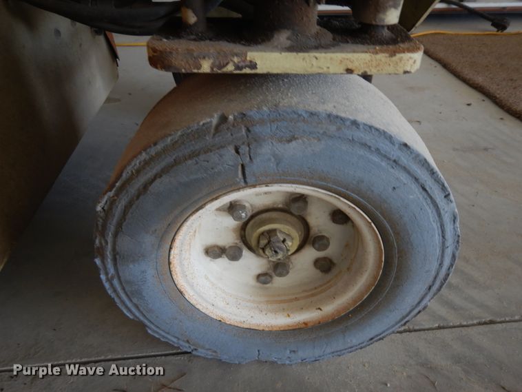 image for item IG9023 1994 JLG CM2033  scissor lift