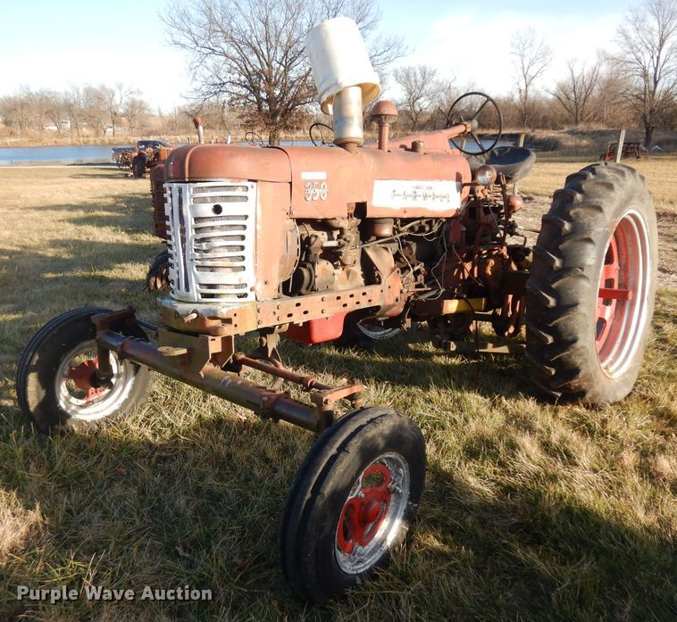 image for item IG9078 Farmall 350  tractor
