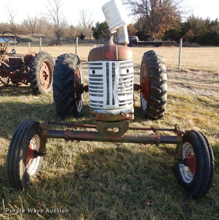 image for item IG9078 Farmall 350  tractor