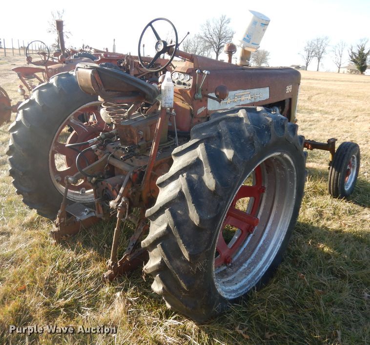 image for item IG9078 Farmall 350  tractor