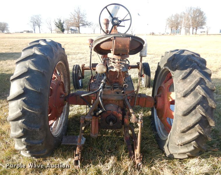 image for item IG9078 Farmall 350  tractor