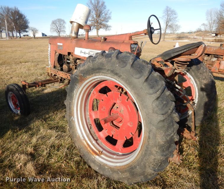 image for item IG9078 Farmall 350  tractor