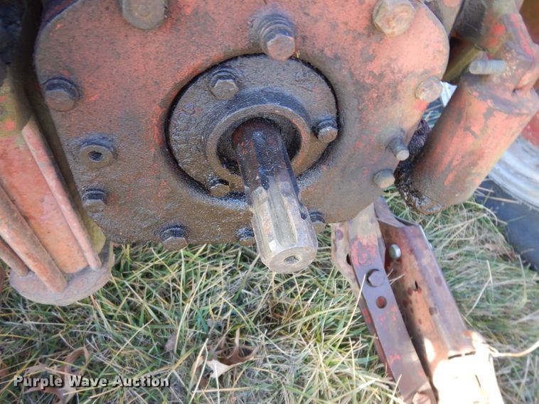 image for item IG9078 Farmall 350  tractor