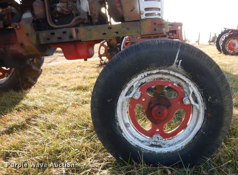 image for item IG9078 Farmall 350  tractor