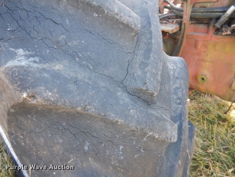 image for item IG9078 Farmall 350  tractor