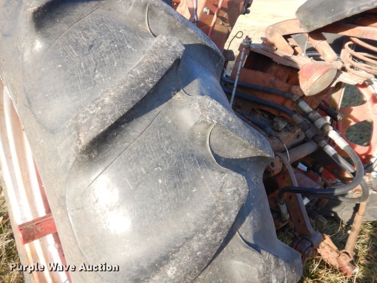 image for item IG9078 Farmall 350  tractor