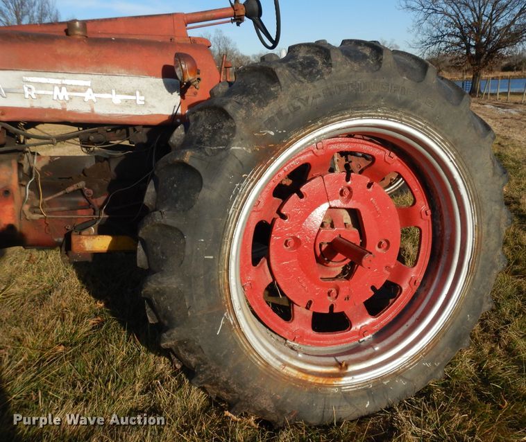 image for item IG9078 Farmall 350  tractor