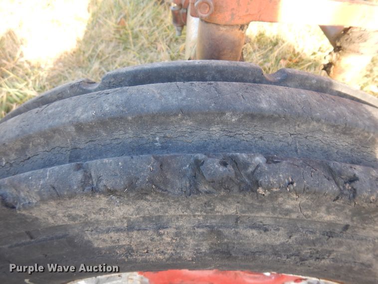 image for item IG9078 Farmall 350  tractor