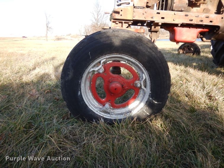 image for item IG9078 Farmall 350  tractor