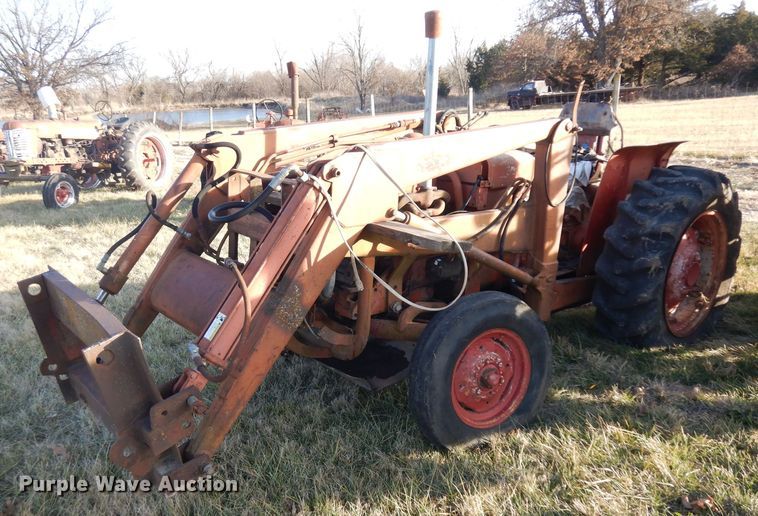 image for item IG9080 International Harvester 444  tractor